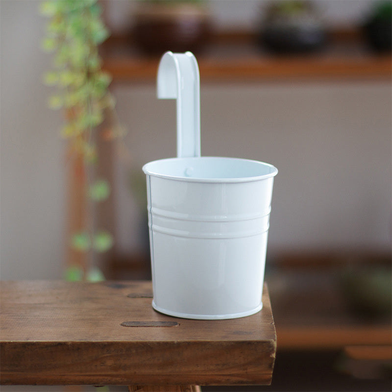 おしゃれな吊り下げ式ハンギングプランター