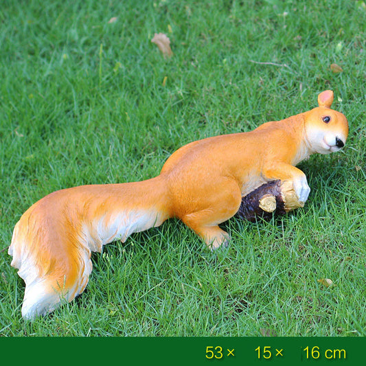 リスのガーデンオーナメント|可愛らしさで庭を演出