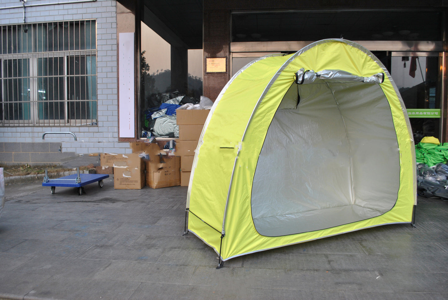 Folding canopy for parked mountain bikes