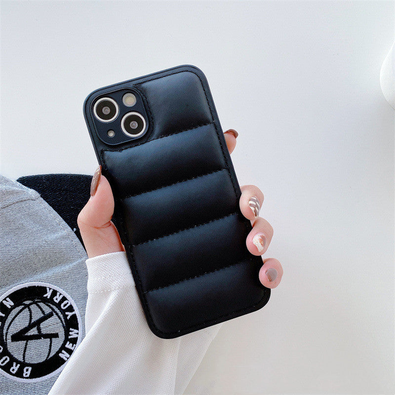 ダウンジャケット風スマホケース|ふわっと可愛い、防寒着みたいに守るケース