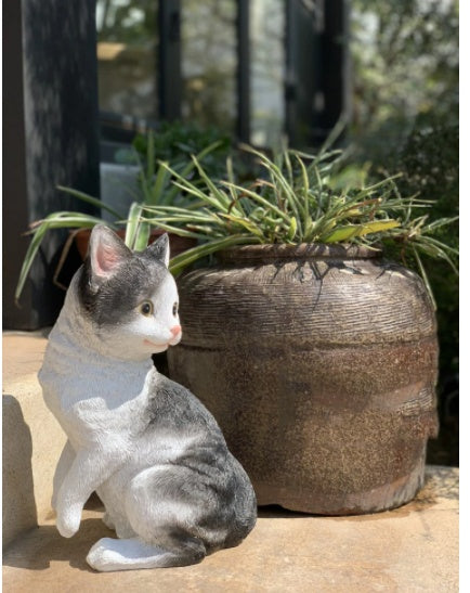 かわいい子猫のガーデンオーナメント|庭を癒しの空間に