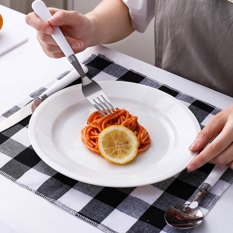 アウトドアにぴったり！軽量コンパクトなキャンプ食器セット