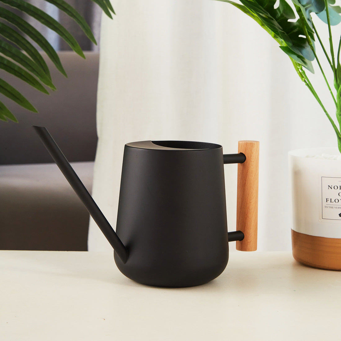 ステンレス製ロングケトル｜細口ノズルでやさしく注げる植物用ウォータリングポット