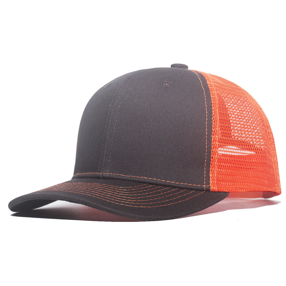 Breathable peaked cap with slightly curved wide brim