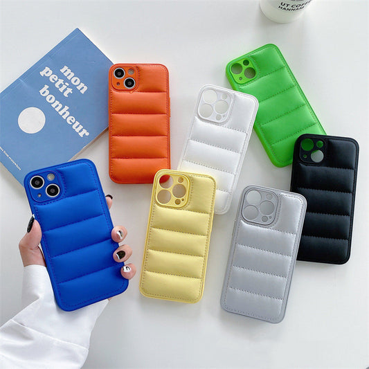ダウンジャケット風スマホケース｜ふわっと可愛い、防寒着みたいに守るケース